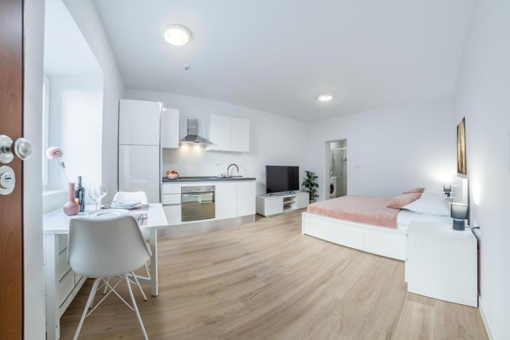Klara Free Parking, Center Apartment *